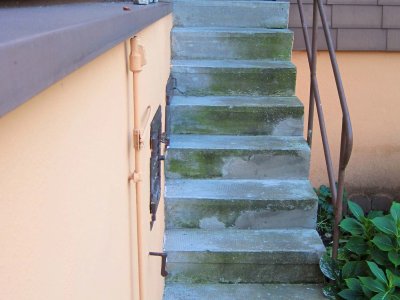 VORHER: Treppe